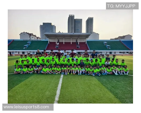 激情四溢的绿茵场上飞扬的足球梦与无尽的荣耀追逐之旅 激情四溢的绿茵场上飞扬的足球梦与无尽的荣耀追逐之旅