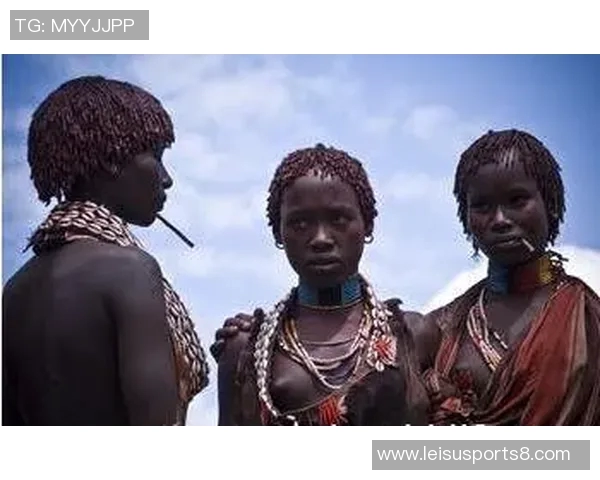 足球与女人的激情碰撞:探索女性在足球世界中的崛起与影响 足球与女人的激情碰撞:探索女性在足球世界中的崛起与影响